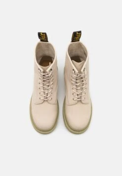 Dr. Martens 1460 Unisex - Veterboots - Parchment Beige -Bootsmith Hub Verkoopwinkel 0059f7b97c744bc4bd7c7d2dd8b74eca