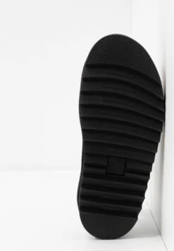 Dr. Martens Blaire - Sandalen Met Plateauzool - White Hydro -Bootsmith Hub Verkoopwinkel 01bd6d1ab822476c90daaf808e3c3389