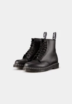 Dr. Martens 1460Boot - Veterboots - Black/White -Bootsmith Hub Verkoopwinkel 0289d6b1792b438793b2148968a91ca9