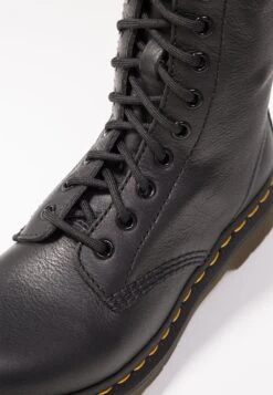 Dr. Martens 1B60 20 Eye Boot - Veterlaarzen - Black -Bootsmith Hub Verkoopwinkel 0b13170456624e9aacdce490a2075b60