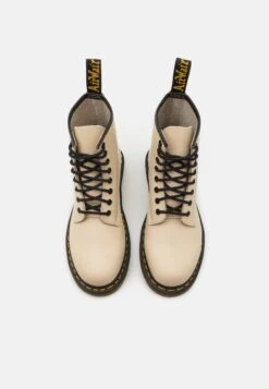 Dr. Martens 1460 Unisex - Veterboots - Parchment Beige -Bootsmith Hub Verkoopwinkel 0f1b9b3a234341169935484e2d0a39e0