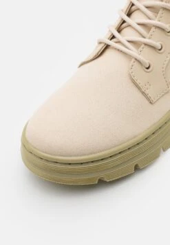 Dr. Martens Combs Unisex - Veterboots - Parchment Beige -Bootsmith Hub Verkoopwinkel 1677b61b1a304aff9f8dda4c9806165f
