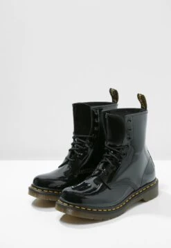 Dr. Martens 1460 8 Eye Boot Lamper - Veterboots - Black -Bootsmith Hub Verkoopwinkel 17904a87593a475eb911355fd663bf9d