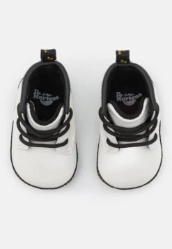 Dr. Martens 1460 Crib - Babyschoenen - White -Bootsmith Hub Verkoopwinkel 1e58d82f6baa4b0c9e59b5eaf35ded55