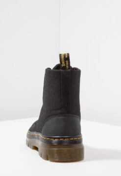 Dr. Martens Combs - Veterboots - Black 10 Dr. Martens Combs - Veterboots - Black -Bootsmith Hub Verkoopwinkel 3b75e4c48053404c91f3927a99104dba