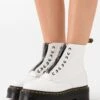 Dr. Martens Sinclair - Enkellaarsjes Met Plateauzool - White Aunt Sally