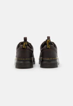Dr. Martens Reeder Unisex - Sportieve Veterschoenen - Dark Brown 8 Dr. Martens Reeder Unisex - Sportieve Veterschoenen - Dark Brown -Bootsmith Hub Verkoopwinkel 468a62cd95794a348dfa79dcfed0ebb5