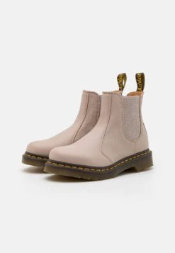 Dr. Martens Korte Laarzen - Vintage Taupe -Bootsmith Hub Verkoopwinkel 4c2d4067f77a4e8084861ed995939edd