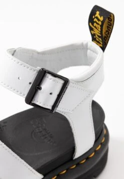 Dr. Martens Blaire - Sandalen Met Plateauzool - White Hydro -Bootsmith Hub Verkoopwinkel 4c34b1ef5bb54660995254d257fe03ae