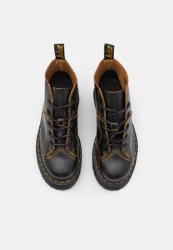 Dr. Martens Church Quad Unisex - Korte Laarzen - Black Vintage Smooth -Bootsmith Hub Verkoopwinkel 4c547927e6dd4e9eb265232ba6d55c84