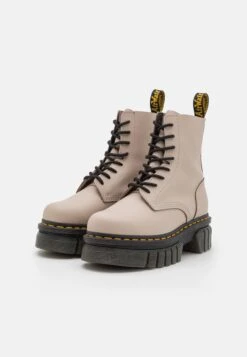 Dr. Martens Audrick 8-Eye Boot - Veterboots - Vintage Taupe -Bootsmith Hub Verkoopwinkel 4ced7e69be2b4f3cad1ca27ce1e8b20e