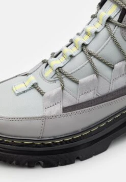 Dr. Martens Boury Unisex - Sneakers Hoog - Gunmetal Cyclone/Black Lapstone/Black/Lemon -Bootsmith Hub Verkoopwinkel 521f5352700a4e2bad4f78d05272a239
