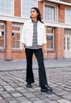 Dr. Martens Vegan Sinclair - Enkellaarsjes Met Plateauzool - Black Oxford -Bootsmith Hub Verkoopwinkel 53f85fcdfc4c4982990262076e2277a4