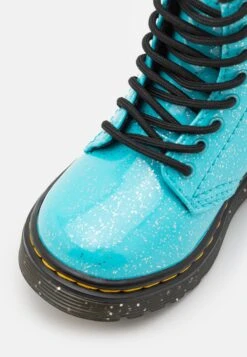 Dr. Martens 1460- Veterboots - Turquoise Blue Cosmic Glitter 11 Dr. Martens 1460- Veterboots - Turquoise Blue Cosmic Glitter -Bootsmith Hub Verkoopwinkel 5a7ca3c913dc46d2b8a490436bf7e101