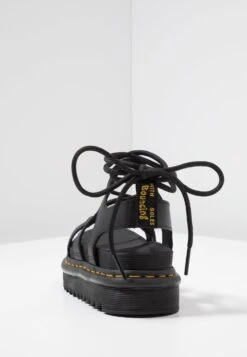 Dr. Martens Nartilla - Sandalen Met Plateauzool - Black 12 Dr. Martens Nartilla - Sandalen Met Plateauzool - Black -Bootsmith Hub Verkoopwinkel 5ddb2a276ff04a95b75928303c7abe0d