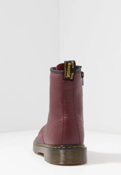 Dr. Martens 1460 Y Softy - Korte Laarzen - Cherry Red -Bootsmith Hub Verkoopwinkel 5fb5035a344a40bea6605507d1a6b1b9
