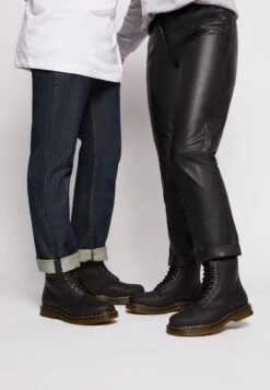 Dr. Martens 1460 Unisex - Veterboots - Black -Bootsmith Hub Verkoopwinkel 6ad5ff41ca7240fea9362bb586686fcc