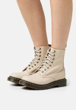 Dr. Martens 1460 Pascal - Veterboots - Parchment Beige Virginia