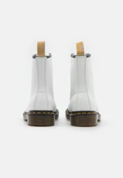 Dr. Martens Vegan 1460 Unisex - Veterboots - Optical White -Bootsmith Hub Verkoopwinkel 6f3bb98360794a00b9f3fb11960269aa