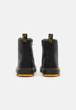 Dr. Martens 1460 Unisex - Veterboots - Black/Yellowstone 8 Dr. Martens 1460 Unisex - Veterboots - Black/Yellowstone -Bootsmith Hub Verkoopwinkel 706f77fedeb944abbbc844b240bebda1