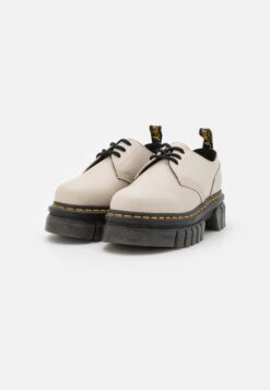 Dr. Martens Audrick 3I Shoe - Veterschoenen - Cobblestone 8 Dr. Martens Audrick 3I Shoe - Veterschoenen - Cobblestone -Bootsmith Hub Verkoopwinkel 707bc3741dc64892bbe41c7fce222853