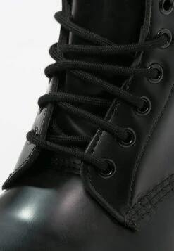 Dr. Martens 1460 - Veterboots - Mono Black -Bootsmith Hub Verkoopwinkel 717cde48b8a04c1689fe49dbc93ea582