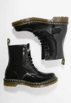 Dr. Martens 1460 8 Eye Boot Lamper - Veterboots - Black -Bootsmith Hub Verkoopwinkel 724d6d6cddde4318a8f5c79c3d3427ef