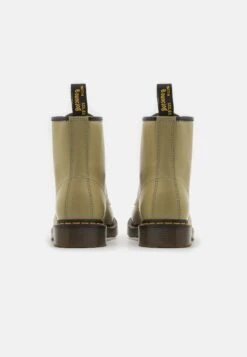 Dr. Martens 1460 Unisex- Veterboots - Pale Olive Smooth -Bootsmith Hub Verkoopwinkel 7333a45077a447d995d60bbc60297abc