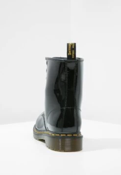 Dr. Martens 1460 8 Eye Boot Lamper - Veterboots - Black -Bootsmith Hub Verkoopwinkel 77e2145e70bb4d7d8690b9867cd9ab50