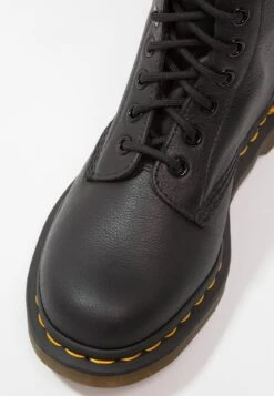 Dr. Martens 1490 10 Eye Virginia - Veterboots - Black 17 Dr. Martens 1490 10 Eye Virginia - Veterboots - Black -Bootsmith Hub Verkoopwinkel 787980d39d9946b1b7f0beae4bd1df77