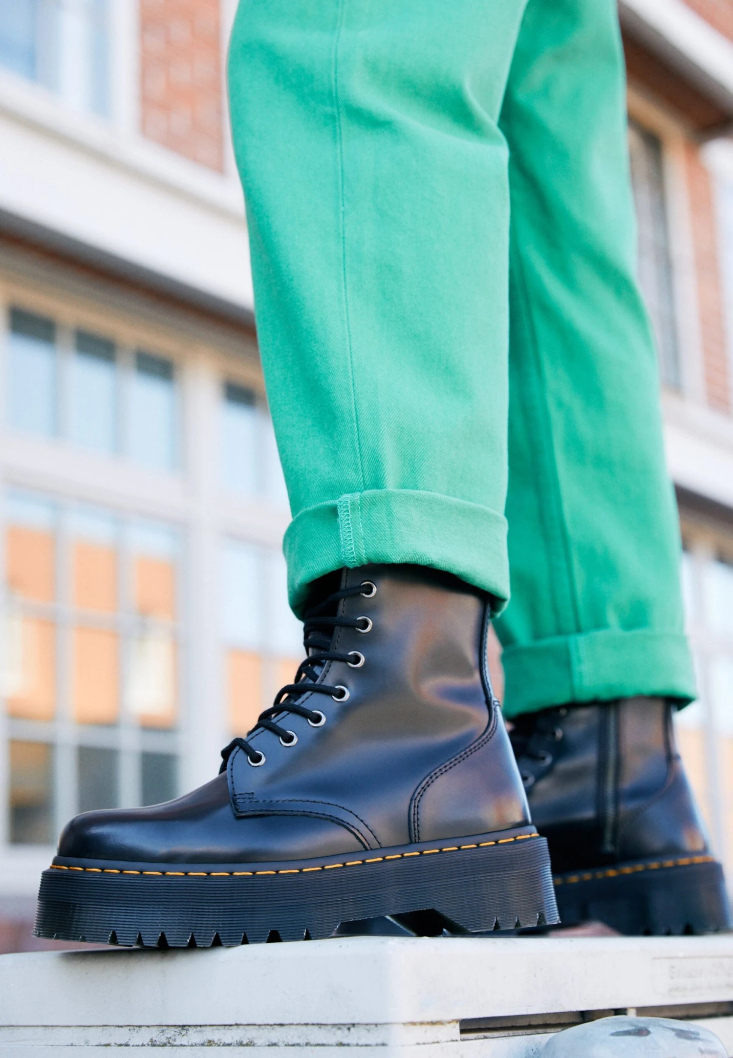 Dr. Martens Jadon Hi - Enkellaarsjes Met Plateauzool - Black 2 Dr. Martens Jadon Hi - Enkellaarsjes Met Plateauzool - Black - Afbeelding 2