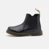 Dr. Martens 2976 Vegan Unisex - Korte Laarzen - Black Newbury Tumble