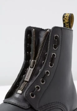 Dr. Martens 1460 Pascal Frnt Zip 8 Eye Boot - Veterboots - Black -Bootsmith Hub Verkoopwinkel 7aff9ee555f64d1bbf85905267405c3d