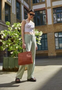 Dr. Martens Voss - Sandalen Met Plateauzool - Black Hydro -Bootsmith Hub Verkoopwinkel 7dc6cfdcff2e454e9bd2417157d1310c