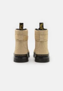 Dr. Martens Combs Tech Unisex - Enkellaarsjes Met Plateauzool - Light Tan -Bootsmith Hub Verkoopwinkel 863f12f88f684980944b85a3bff78df7