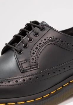 Dr. Martens 3989 Wingcap Brogue - Veterschoenen - Black -Bootsmith Hub Verkoopwinkel 8671a8d540b04fffa0fc24b6dd40b137