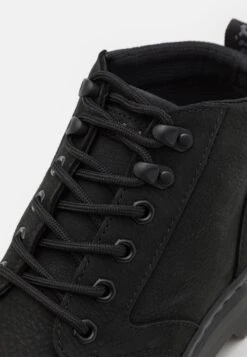 Dr. Martens Bonny Unisex - Veterboots - Black -Bootsmith Hub Verkoopwinkel 8682df079c204ece92f60bf12f828cf2