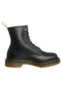 Dr. Martens Winchester Ii Boot 1460 Vegan - Veterboots - Black -Bootsmith Hub Verkoopwinkel 94773c78540c4e9eb1bc77ade3eb7739
