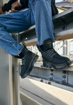 Dr. Martens Tarik Extra Tough 50/50 Unisex - Veterboots - Black -Bootsmith Hub Verkoopwinkel 94feb64e7770442b874eb30a9c358431