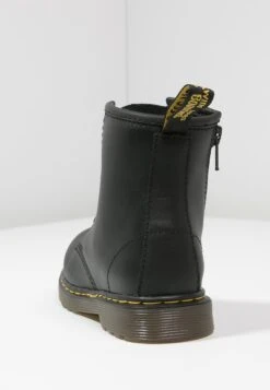 Dr. Martens 1460 J Softy - Veterboots - Black 10 Dr. Martens 1460 J Softy - Veterboots - Black -Bootsmith Hub Verkoopwinkel 958a4c2f39354b97b9bff13c2703e968