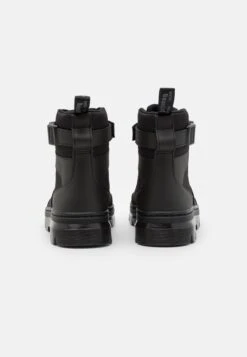 Dr. Martens Combs Tech -8 Eye Boot Unisex - Veterboots - Black -Bootsmith Hub Verkoopwinkel 9f9ca25209f74b6fa32eabe4bf53bce4