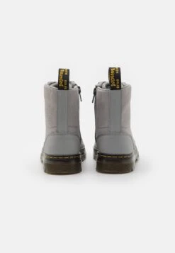Dr. Martens Combs Unisex - Veterboots - Mid Grey -Bootsmith Hub Verkoopwinkel a3752a8ac6064a1596c0c27c23001d83