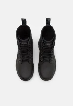 Dr. Martens Combs Ii Unisex - Veterboots - Black -Bootsmith Hub Verkoopwinkel a4c06f52e39d4cc288bcf0f9447602de