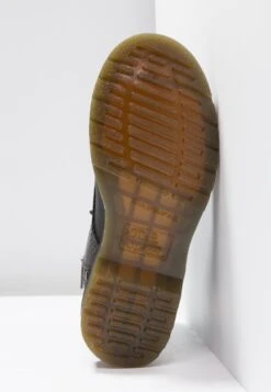 Dr. Martens 1460 Pascal Frnt Zip 8 Eye Boot - Veterboots - Black -Bootsmith Hub Verkoopwinkel a5dd26a19623485e83f91d7b0ea6d558