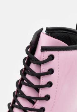 Dr. Martens 1460- Veterboots - Pale Pink -Bootsmith Hub Verkoopwinkel a73971f3ee1843bb8b8443bf8f759041