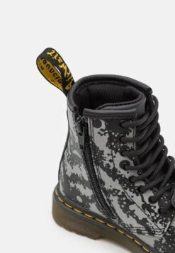 Dr. Martens 1460 Unisex - Veterboots - Grey/Black -Bootsmith Hub Verkoopwinkel abb90eb83c634f74b553fe4dfd59c5f0