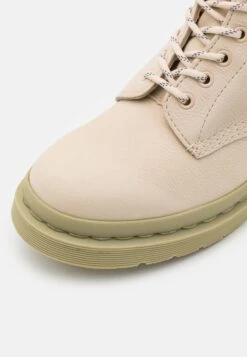 Dr. Martens 1460 Unisex - Veterboots - Parchment Beige -Bootsmith Hub Verkoopwinkel b6f48e9cfdbf46b0a773096295cfe034