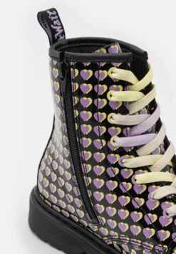 Dr. Martens 1460 Y - Veterboots - Black 11 Dr. Martens 1460 Y - Veterboots - Black -Bootsmith Hub Verkoopwinkel b88c9a4a7a184210bf11345f1d1f4305