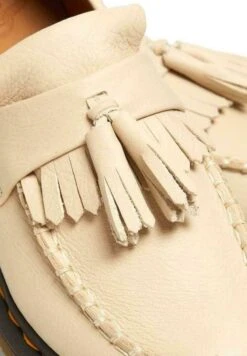 Dr. Martens Adrian ParchmentVirginia - Instappers - Beige -Bootsmith Hub Verkoopwinkel b9f501263f764d5582f854096778c1d1