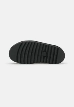 Dr. Martens Blaire Quad - Sandalen Met Plateauzool - White Hydro -Bootsmith Hub Verkoopwinkel bc31f11429814761a1ffbc2f73f3fdff